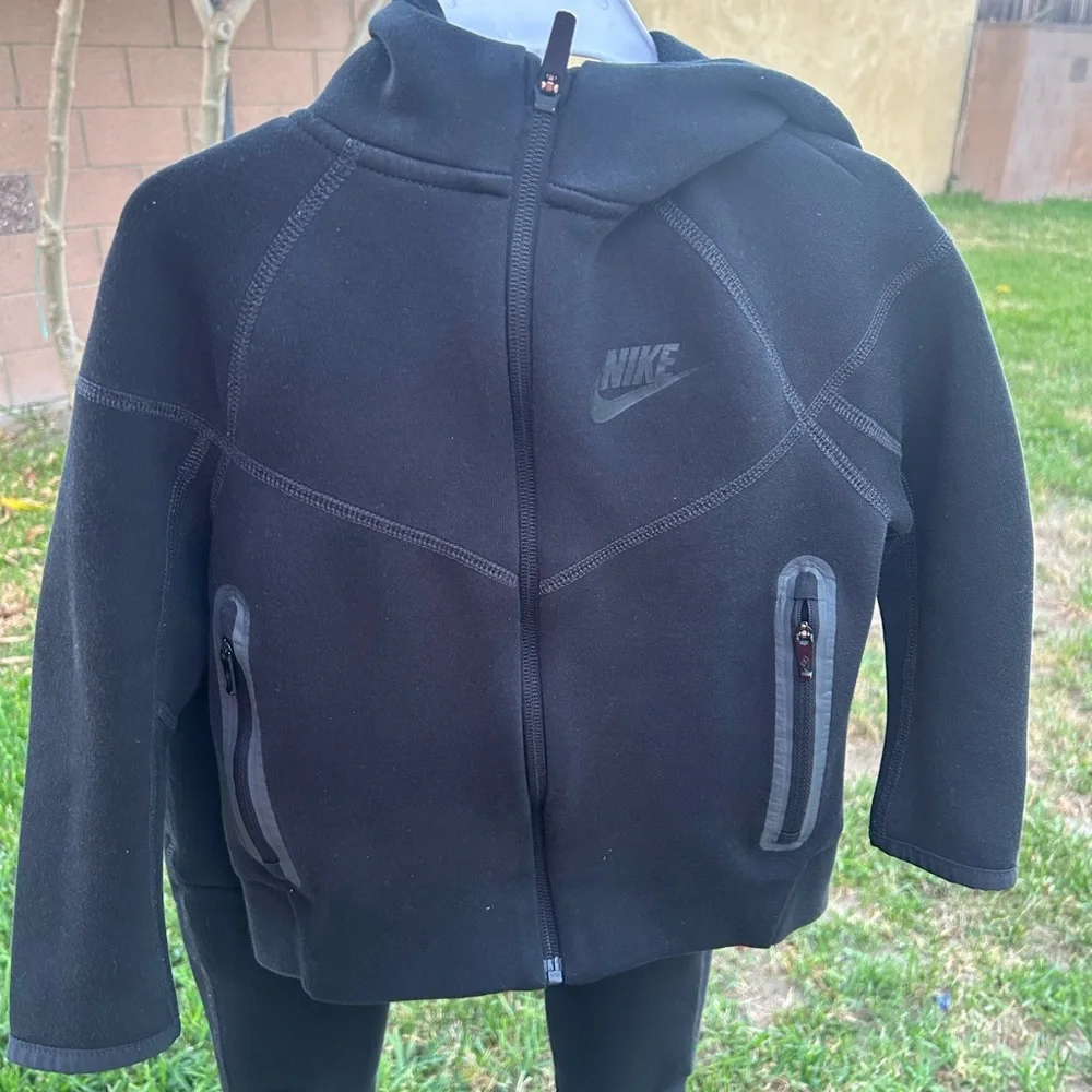 Nike tech Kids Black Hooded Full-Zip and pant Set - Picture 3 of 10